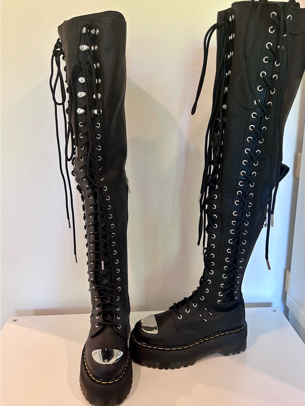 Dr. Martens Virginia Leather 28-Eye Extreme Black Knee High Boots Size 8 New - Picture 5 of 11
